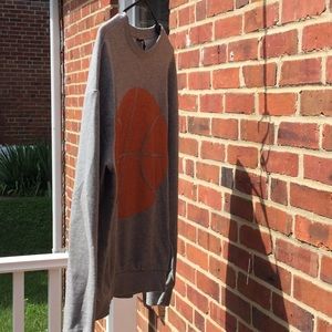 ⛄️ SMALL DIVIDED H&M SWEATSHIRT/BASKETBALL LOGO ⛄️